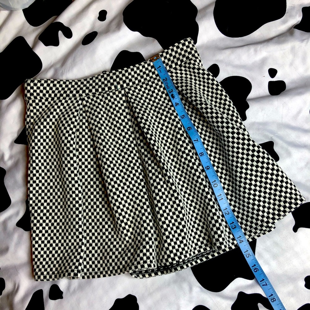 Bethany Mota black and white checkered skirt